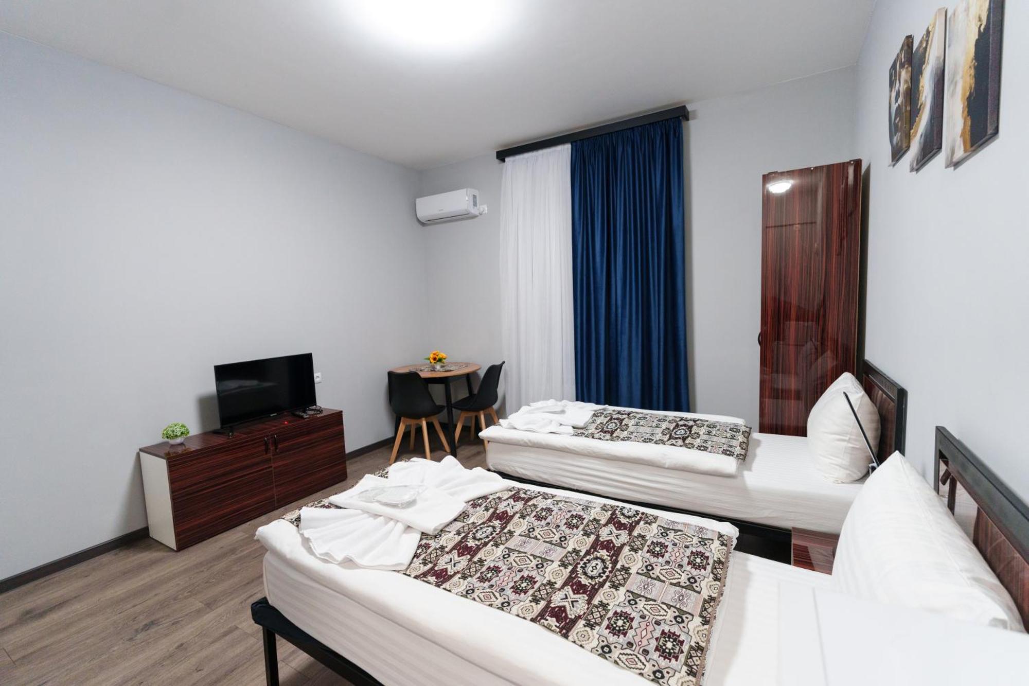 Gh Family Hotel Erévan Extérieur photo
